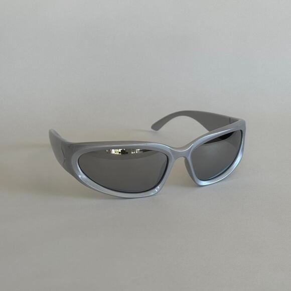 Y2K Grey Silver Vintage Sunglasses – Unique Frame Shape, Unisex, UVA UVB, New - Picture 2 of 8